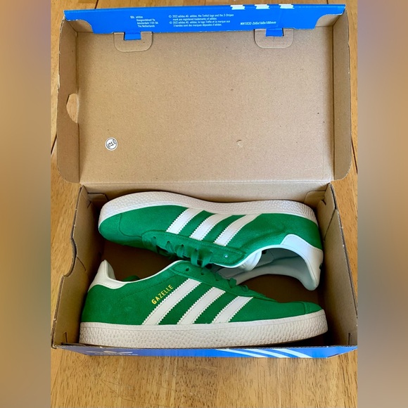 Big kids size 5 adidas gazelles green - Picture 2 of 7